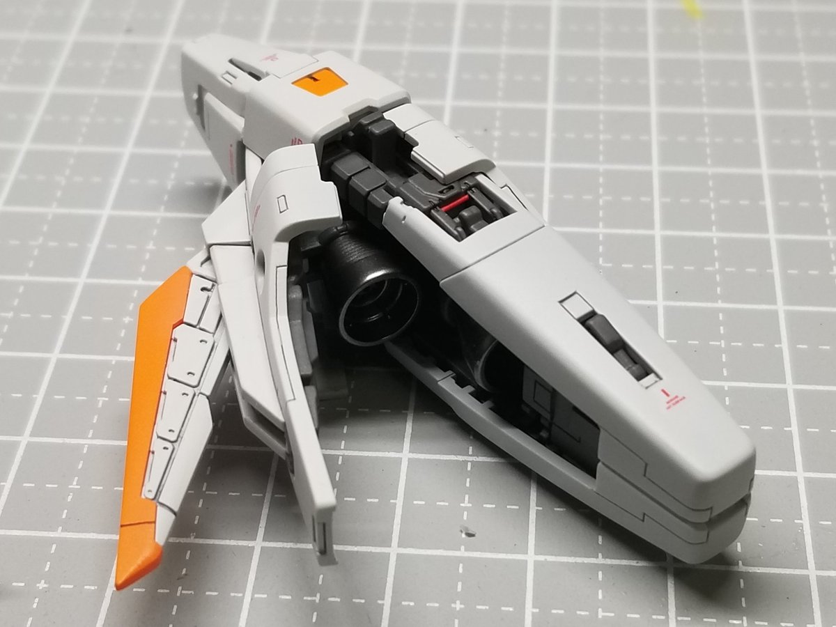 RGトールギスのスーパーバーニア
キットのディテールがすごい！！
バーニアの中もびっしりです

オリジナルギミックで、縦にも割れてバーニア出てくるんだけど、
設定重視でオミットしました
( GHL020号に載ってるよ )