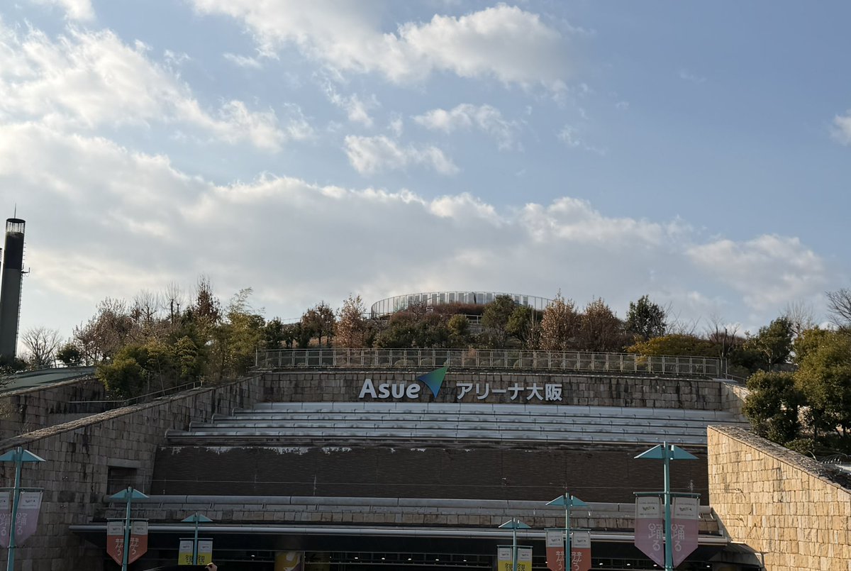 M_LITE0_0's tweet photo. 着いた！ラスト。テソンくんの音楽を全力で浴びてきます。昨日のアプグレ埋もれよりスタンドの方が全然見やすいやーん https://t.co/985weldJPP
