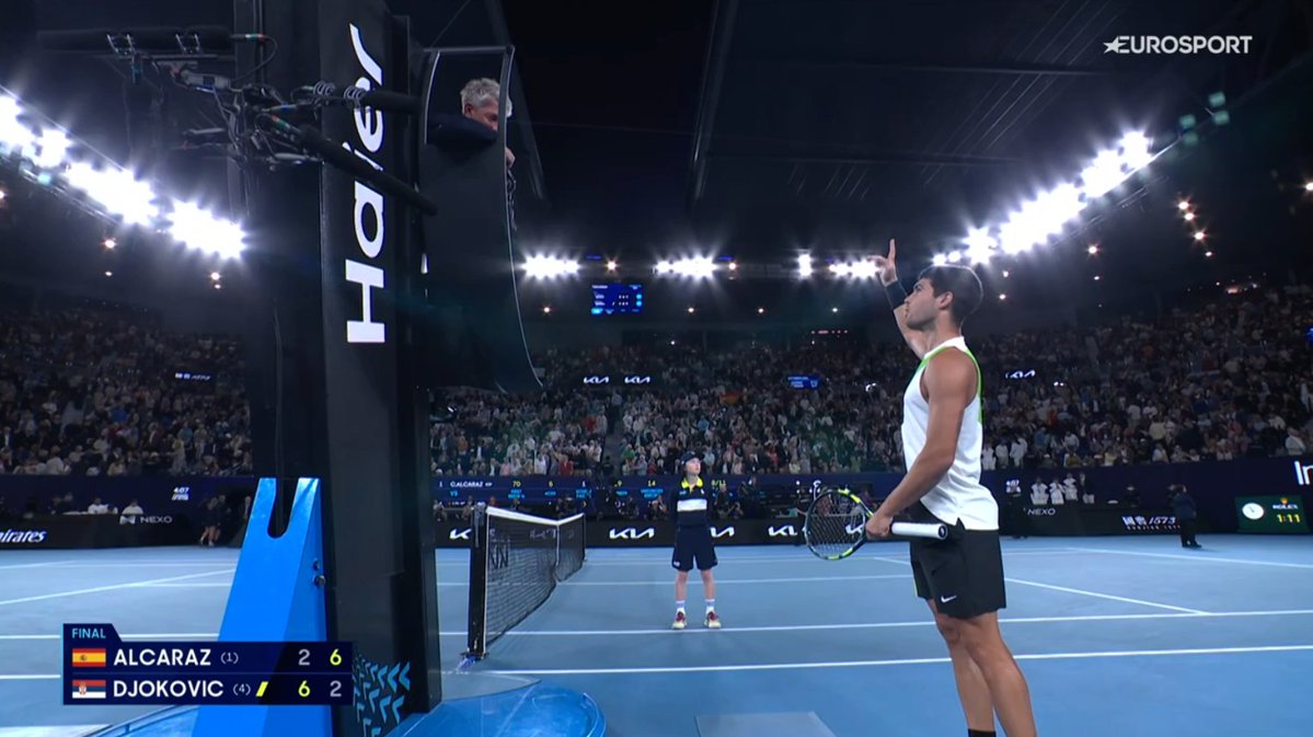 TennisLegende's tweet image. Carlos Alcaraz se plaint que le toit soit à moitié fermé. Et il a raison.

C'est quoi ça ? 

Tu es en Grand Chelem. S'il ne pleut pas. Toit totalement ouvert. C'est n'importe quoi.