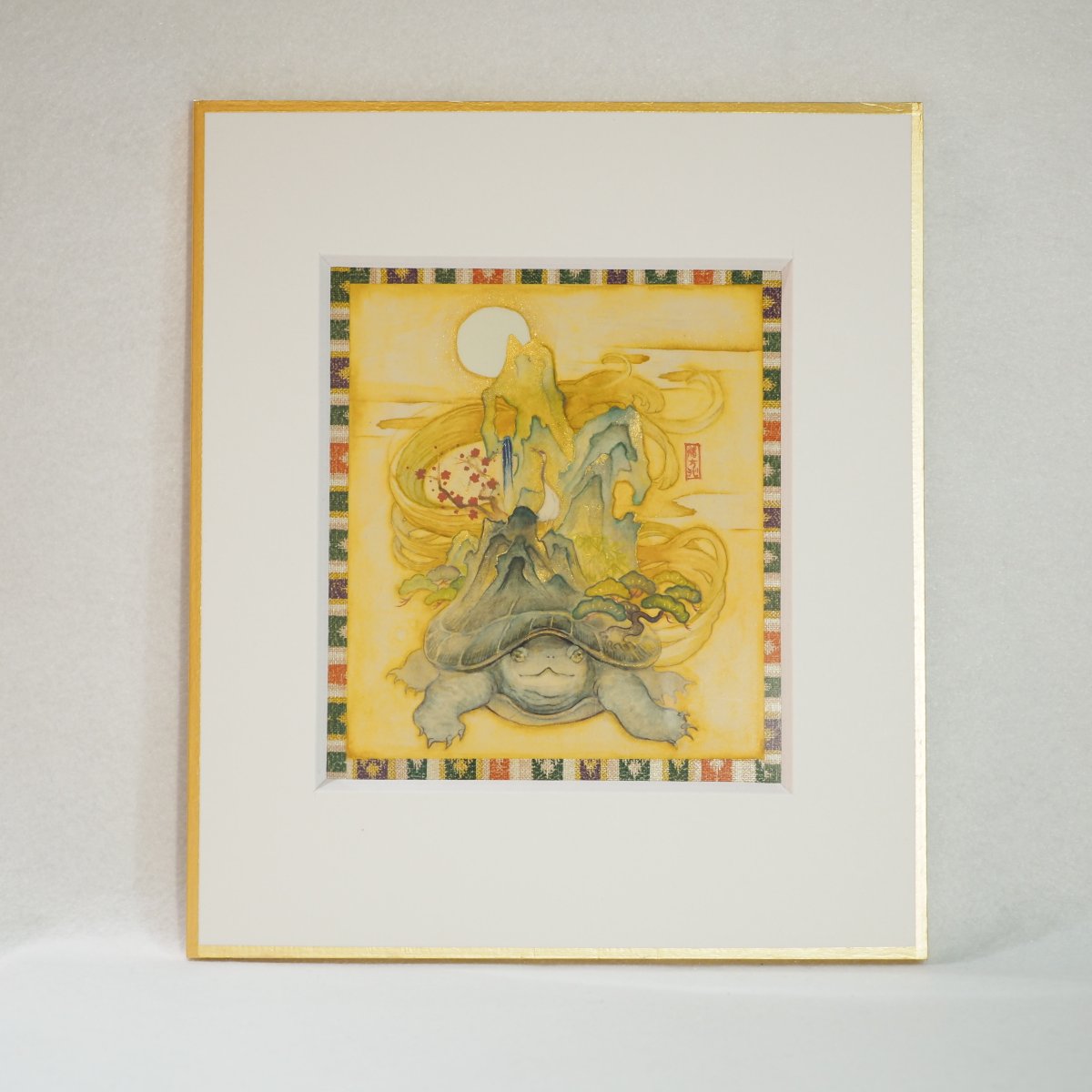 【作品入荷のお知らせ】

緒方沁さん（ <a href="/shamidare/">緒方 沁@大寒</a>  ）の
作品が入荷されましたので、ECサイトにアップいたしました。

原画「亀蓬莱山図」

◆サイズ・仕様
サイズ：縦 約136mm × 横 約120mm
制作：2026年
使用画材：色紙/顔彩

商品詳細は
kikka.tokohana.info/items/133344802

#緒方沁
#亀蓬莱山図
#原画