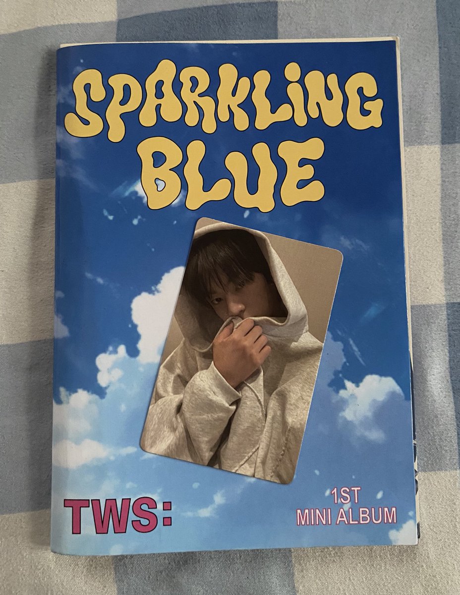 sarangtws's tweet photo. Hello all! 👋🏻

Karena skrg lagi mengurangi kpopan, klo aku jual ini msh ada yg minat ga ya?? 

Jual murah aja, untuk harga terserah kalian hihihi. https://t.co/PRLFADupAe