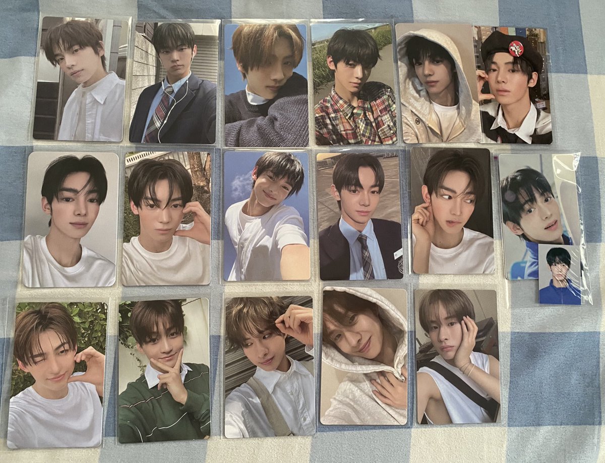 sarangtws's tweet photo. Hello all! 👋🏻

Karena skrg lagi mengurangi kpopan, klo aku jual ini msh ada yg minat ga ya?? 

Jual murah aja, untuk harga terserah kalian hihihi. https://t.co/PRLFADupAe