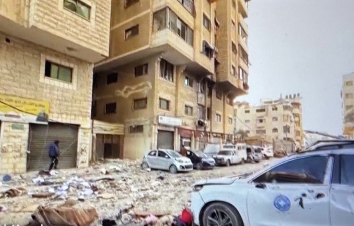 JfCorty's tweet image. #gaza plus de 30 morts lors du dernier bombardement,la voiture de ⁦@MdM_France détruite. Notre ministre Haddad va t il demander une enquête pour non respect du droit international, lui qui décrédibilise les humanitaires à l’image du récit colonial dominant? Bien sur que non.