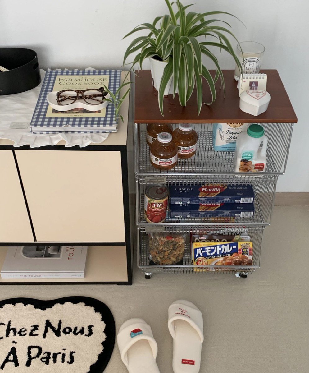 キッチン以外に置いても馴染むO'greワゴン🛒
天板が木なのもやっぱり可愛い