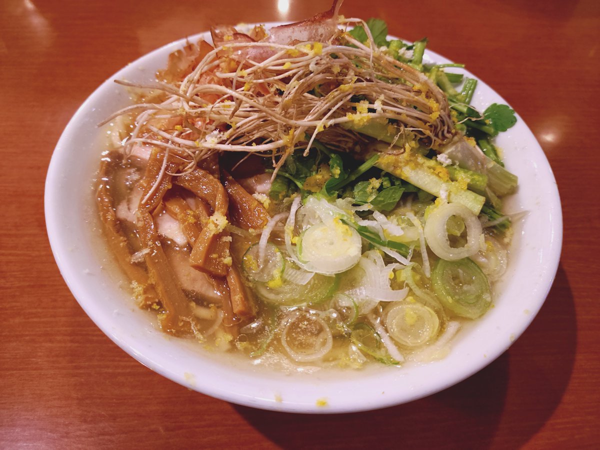 福島市　自家製麺しげ　肉増柚子塩セリ中華そばをいただきました。セリの根も美味しいです