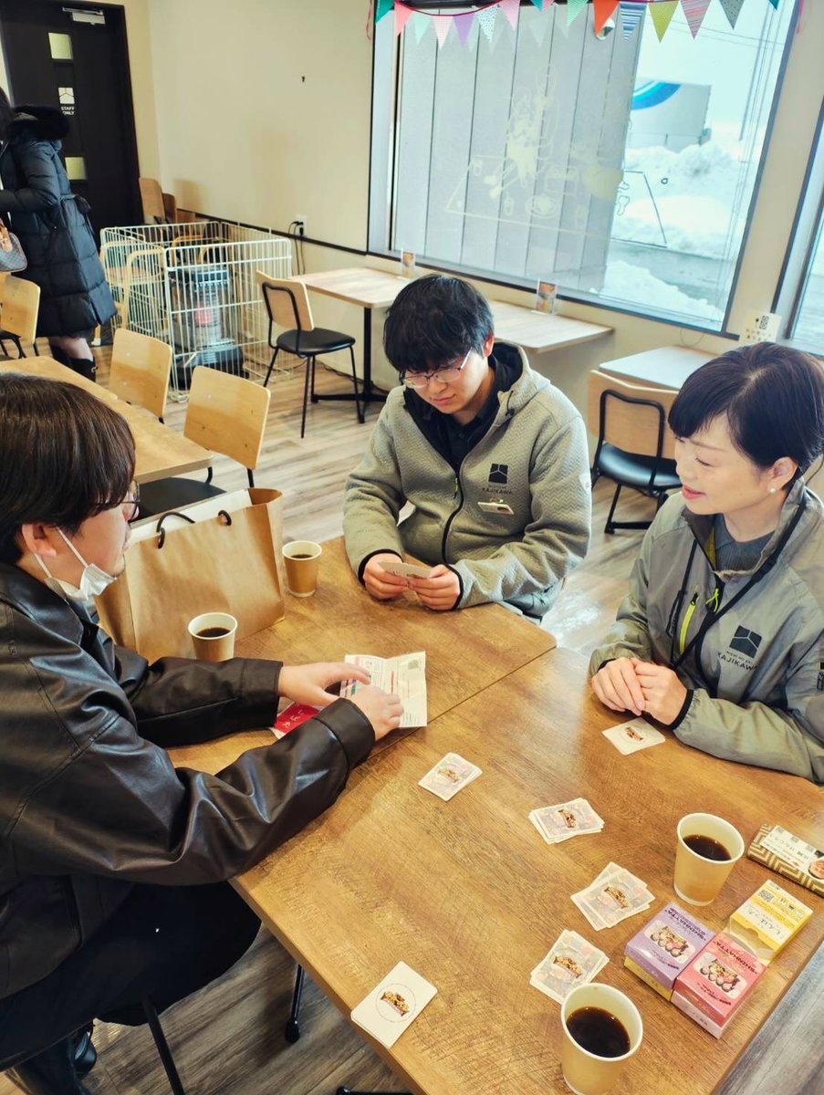 kasaharakent0's tweet photo. 新発田市ご当地カードゲーム
『もう、しんはったって、よばないで』

道の駅加治川さんにて
取り扱っていただけることになりました⭐︎

新発田市内での
店頭販売は初です！！

ぜひ道の駅加治川にお越しください^^

@kajikawa_picnic 

#道の駅加治川
#道の駅
#加治川
#新発田市
#ご当地カードゲーム https://t.co/EvvBwJTZRc
