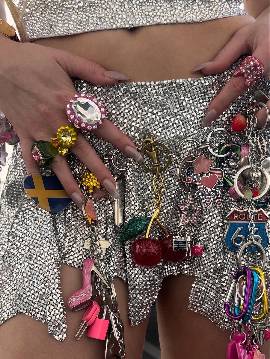 venusjmi's tweet photo. Zara Larsson your branding too good your skirts too sparkly your keychain belts too camp they’ll k**l youuuu https://t.co/fmsDXwzTIE