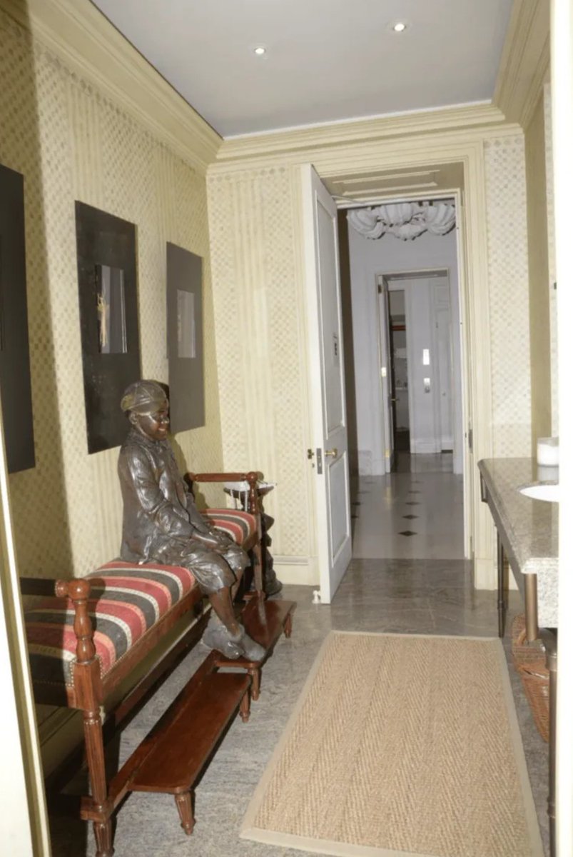 Cyrus_Intel88's tweet photo. 📸 Interesting images from inside the Epstein mansion in New York. https://t.co/55KocAsNwD