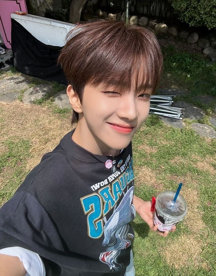 Fropthefrog12's tweet image. ✨오늘만 I love you
愛してる 사랑해라 말하고✨

#ONEDOORSelcaDay #ODSD #BOYNEXTDOOR
#보이넥스트도어 #WOONHAK #운학