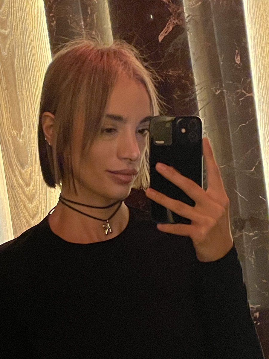 Катя Калибра tweet media