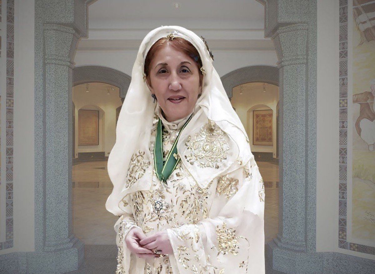 لوحة Coffee Shop in Madina Road من مجموعة الفنانة السعودية صفية بن زقر بيعت بـ 2.063 مليون دولار في مزاد Origins II بالدرعية لدى <a href="/Sothebys/">Sotheby's</a> ليلة أمس أي قرابة 10 أضعاف التقدير.
إشارة واضحة ان الفن السعودي اليوم يحمل قيمة ثقافية واستثمارية تعكس ذاكرة المكان وتعزز حضور المملكة عالميا