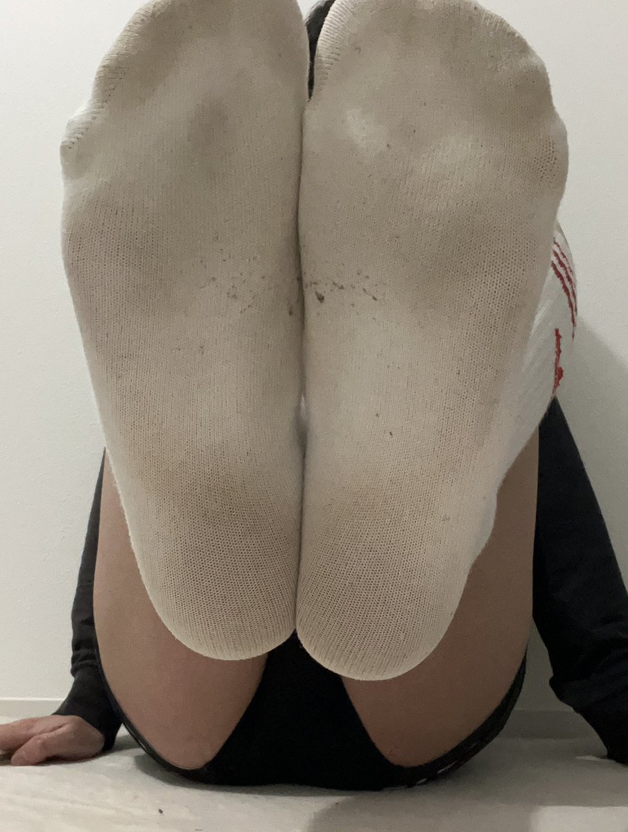 socks_oilm's tweet photo. この土日でいい感じに���上がりました。
ナッツみたいなにおいがする。

#靴下 #白靴下 #足臭 #足臭い 
#靴下フェチ #ソックスフェチ #臭いフェチ https://t.co/eujv3I3L8z