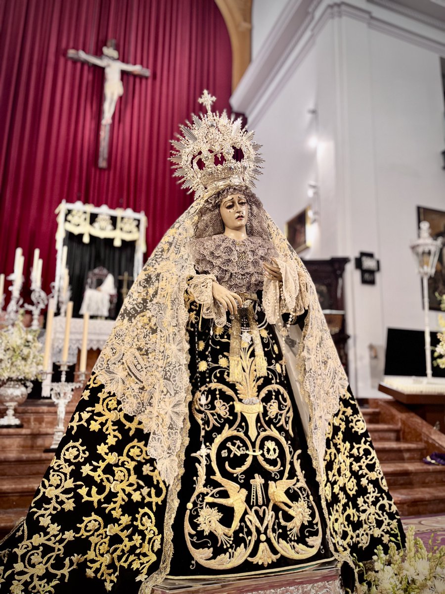 JAMoreno5's tweet photo. La Virgen del 𝓢𝓞𝓒𝓞𝓡𝓡𝓞 de la Venerable Archicofradía de Ntro. Padre Jesús Nazareno @lacapilla_lcn de #Lucena para su 𝑩𝑬𝑺𝑨𝑴𝑨𝑵𝑶𝑺 2026.

#elartedevestir #LaCapilla #ViernesSanto #Lucena #SemanaSanta2026 #ReinaDeSanPedroMártir https://t.co/ILFxmZluzI