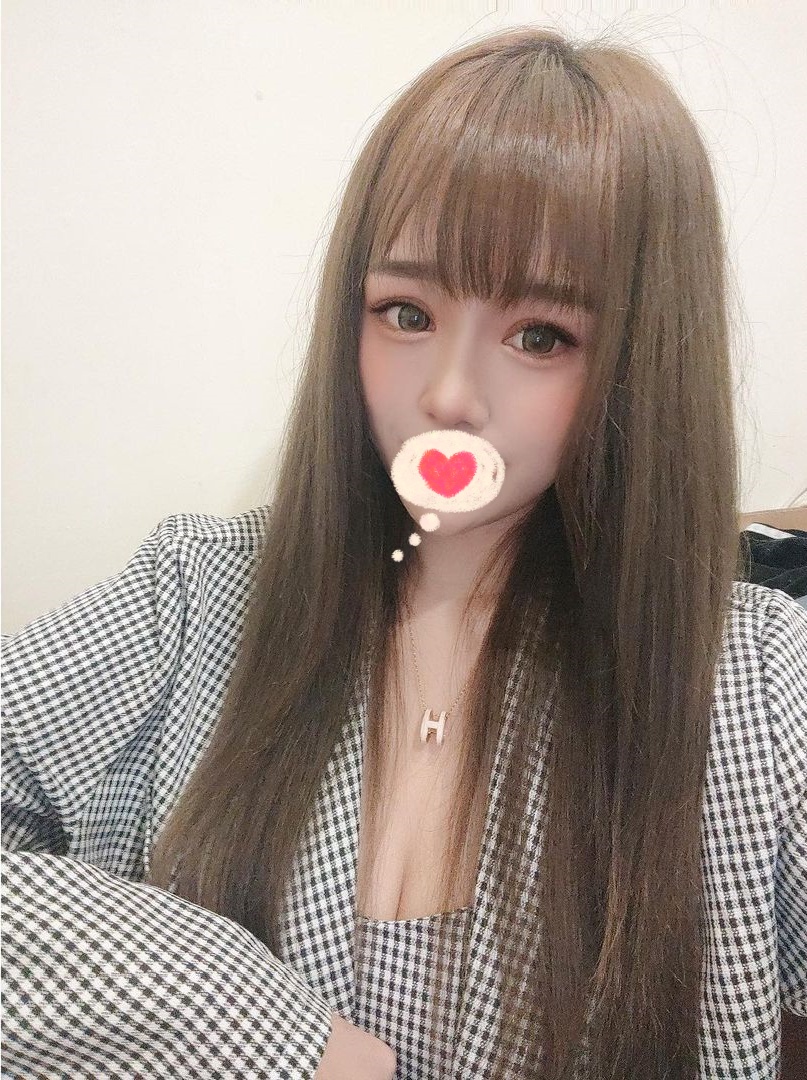 f43487462's tweet photo. 欸～真的啦～真的超佩服那些不擋臉的台灣女生ㄟ
怎麼都不擔心被現實的爸媽、阿公阿嬤、親戚
ㄐㄧㄝˊˇㄇㄟˋ、ㄎㄨㄣˋˇ朋友他們滑到ㄚ？？
還是說有什麼隱藏大招可以把特定的人
設成看不到我的貼文之類的啦
拜託誰來教教人家好不好～
我真的好想學喔～教教我嘛～拜託拜託～
#雲林 #斗六 https://t.co/rQ34sOGNYc