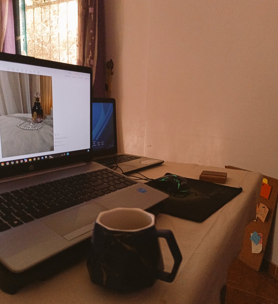 gdesiyara's tweet photo. في تفاصيل صغيرة
بس تأثيرها بغيّر مزاج اليوم كله،

مثل كاسة القهوة ☕
والمكتب الجاهز للأفكار الرهيبة ✨

شو طقوسكم قبل ما تبدوا شغل؟ 

@Designers_Sup 
#YaraDesign
#GraphicDesigner https://t.co/TDGdB44IYS