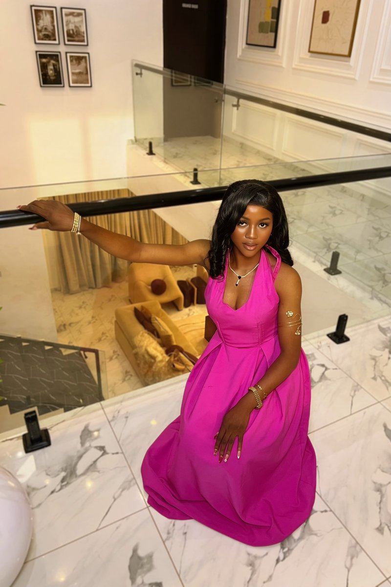 SOluwakemiMuni1's tweet photo. I have earned my peace.
Every boundary, every lesson, every quiet tear built this woman.
I no longer shrink, rush, or settle.
I arrive whole. I choose softly. I stand firmly.
This year, I receive what matches my effort,
my heart, and my faith.
 — Me 💎#happybirthdaytome #itsmyday https://t.co/ccMlMrHBnv