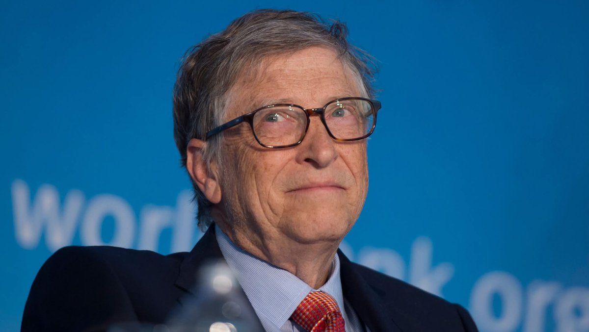 Dagli #EpsteinFiles salta fuori che #BillGates, dipinto dall'informazione corrotta come un filantropo generoso con l'ossessione per il sovrappopolamento del pianeta e le vaccinazioni per contenerlo, in realtà è un pervertito pedofilo che trasmetteva le malattie sessuali alla