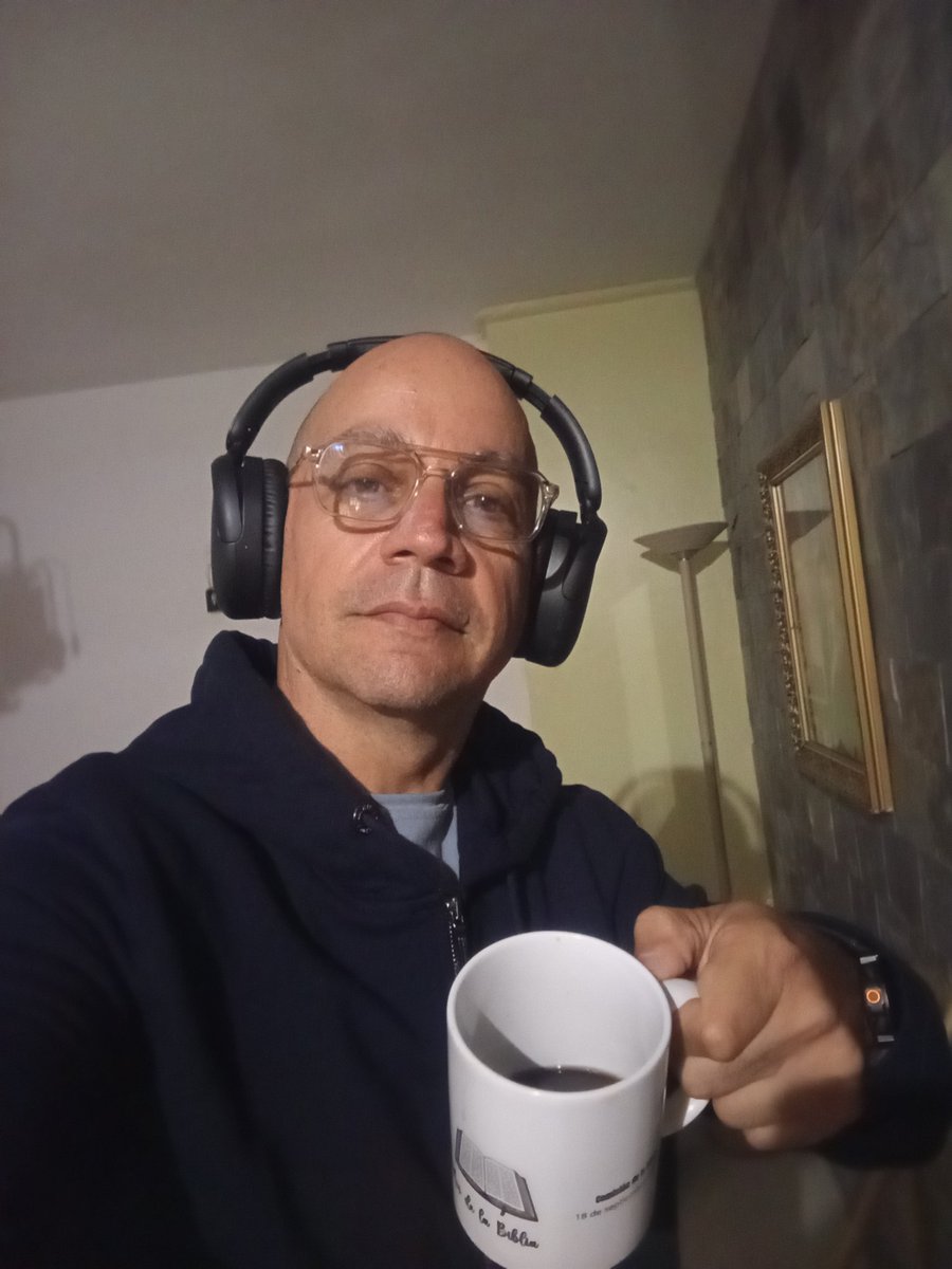 feliz domingo 
5am viendo final  Australia Open  Alcaraz vs Djokovic <a href="/carlosalcaraz/">Carlos Alcaraz</a> <a href="/DjokerNole/">Novak Djokovic</a> grandes del tenis #OpenAustralie #openaustralia #tenis