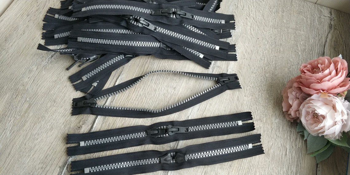 12 #inch #Plastic #Continuous Black and #Silver #Zippers - 30 #pieces. #Twin #Reversible #Sliders #Molded Plastic #Chunky #Teeth #Separating Zippers etsy.me/3fOfjrM
