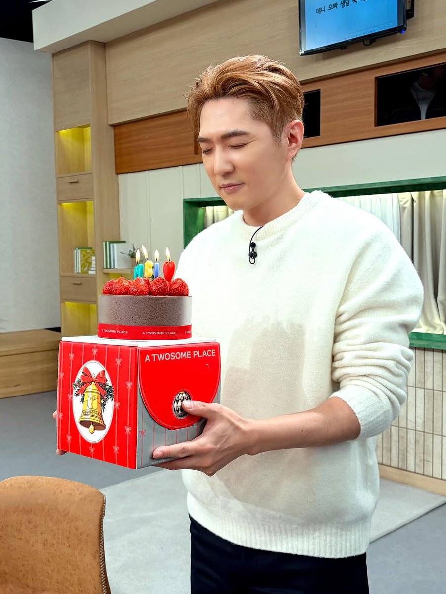 데니안 오피셜 인스타
🔗instagram.com/p/DUNc55OgJTw/

[📷]

오늘도 집밥 찾아 삼만리덴!
요리왕 앞에서 수줍어진
간계밥의 왕자…🍳

알토란 식구들과 함께한
생일파티도 행복했덴🎉

#DANNYAHN #데니안
#알토란