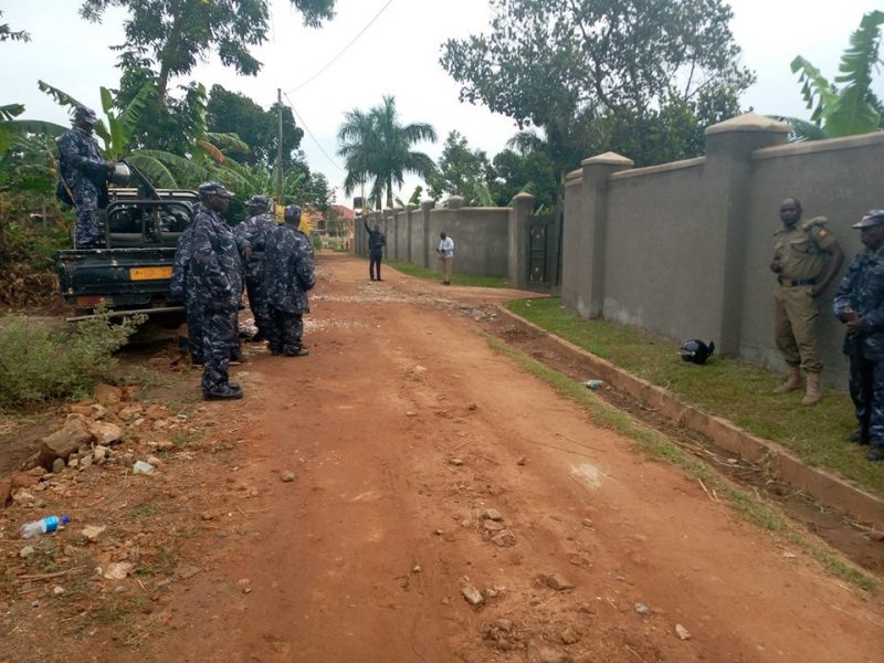 joshjeje2's tweet photo. There is a court order directing Police to vacate Bobi Wine's premises. 

However Police has not adhered to the court order. 

Rule of law died in this country. https://t.co/wFGikqok4k