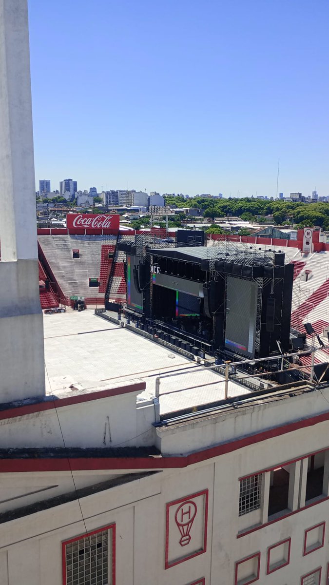 Imahauntedhous3's tweet image. @MCRofficial will perform today on their “THE BLACK PARADE” tour in Buenos Aires, Argentina at Estadio Tomás Adolfo Ducó 💀🖤🤍  

#MCRArgentina