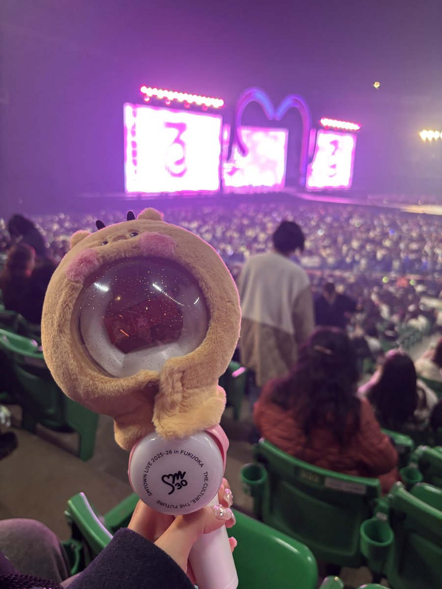 215aaa's tweet photo. SMTOWN楽しすぎた！東京と違うセトリだし、スジュは皇帝。NCTシリーズもっと勉強するべきだった。
生で見るべき！絶対おかね貯めよう！ https://t.co/VomIABz8Ug