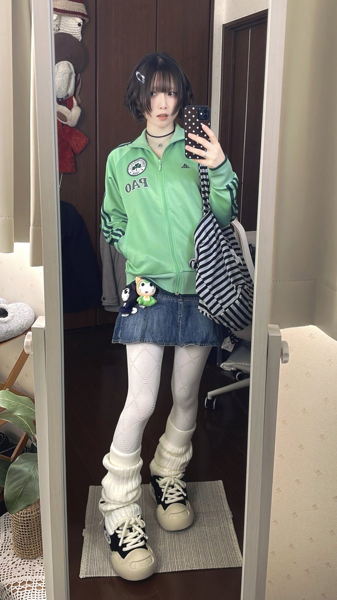 mineralx_x's tweet photo. 古着屋にクローバーのジャージあってネ申 https://t.co/Q3S6mWo3fl
