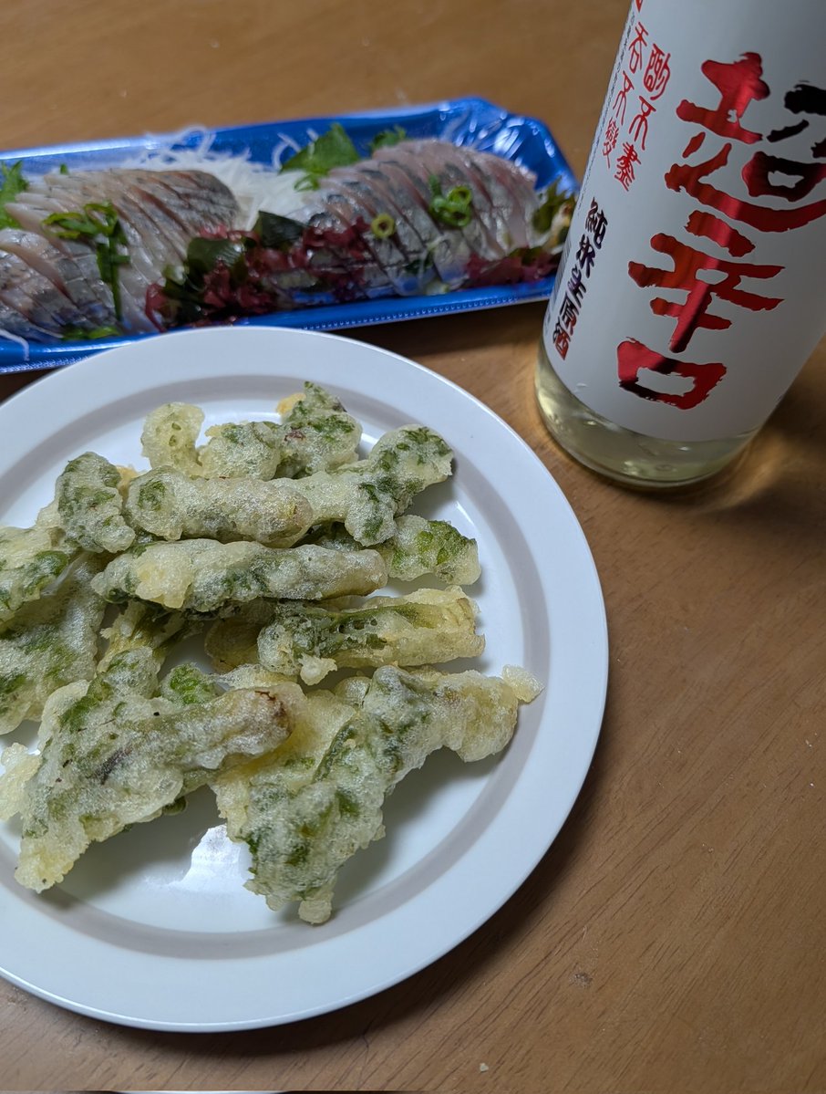 蒲田の旭屋さんで試飲した春鹿「超辛口」名前の通り辛口でさらっとした味わい。タラの芽の天ぷらとアジの刺身にもとても合う。案外8歳の子供もタラの芽が美味しいと言って食べていた。
#日本酒