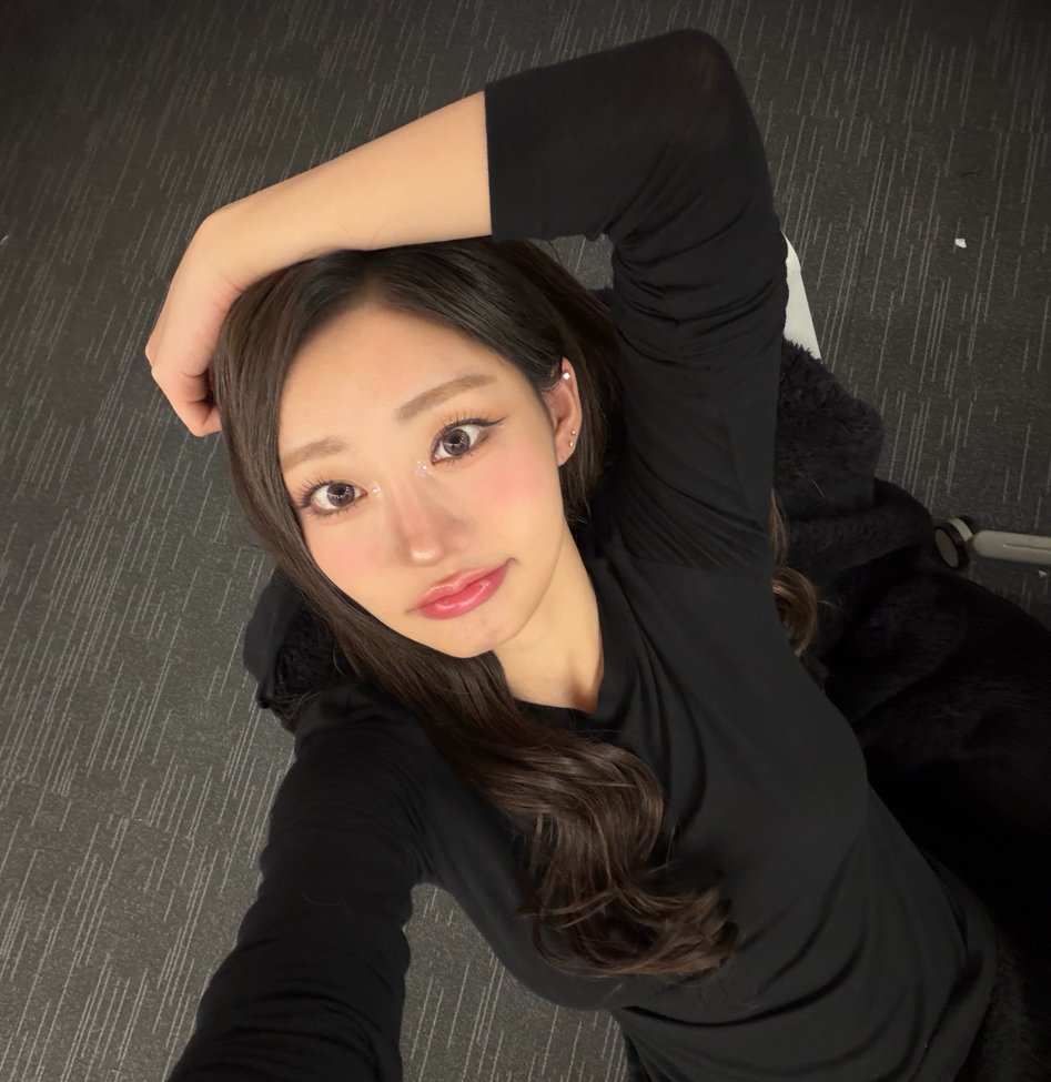KIOF_ARCHIVE's tweet photo. [버블] 251219 쥴리

#KISSOFLIFE #키스오브라이프 #KIOF #키오프 #キスオブライフ #JULIE #쥴리 #ジュリー https://t.co/5HMSLAZwoj