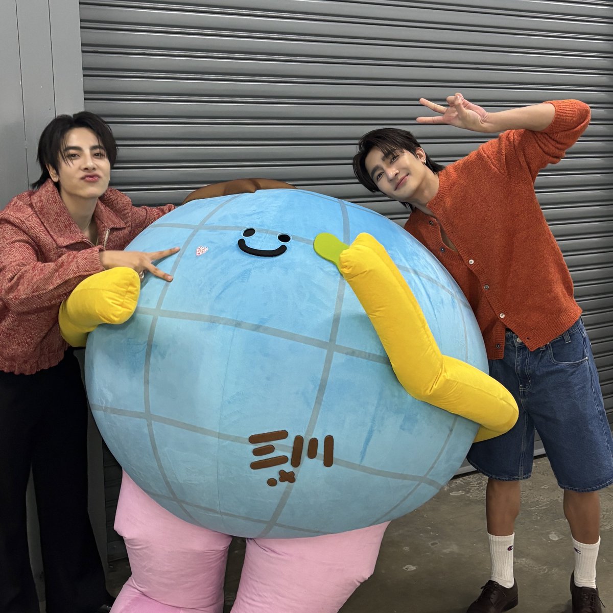 mrstnwrd_GMMTV's tweet photo. มาเสิฟความสุขกันงับบบ โอ้นนร้ากกทู้กคนนน 

#สนามอ่านเล่น2026xEarthMix
#MRSATURNWORLD https://t.co/NExOhLO0Vz
