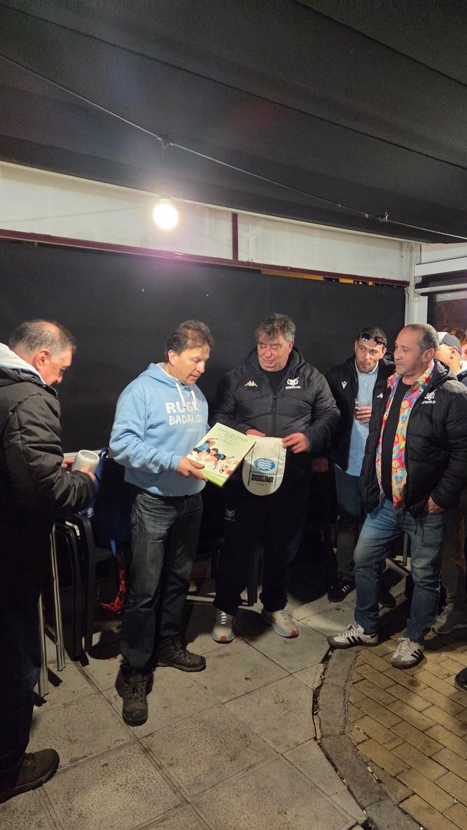 RugbyBadalona's tweet photo. Viatge a Getafe dels veterans dels taurons 🦈 Som-hi nois 💪🏼💙 https://t.co/0sjZVOgQ31