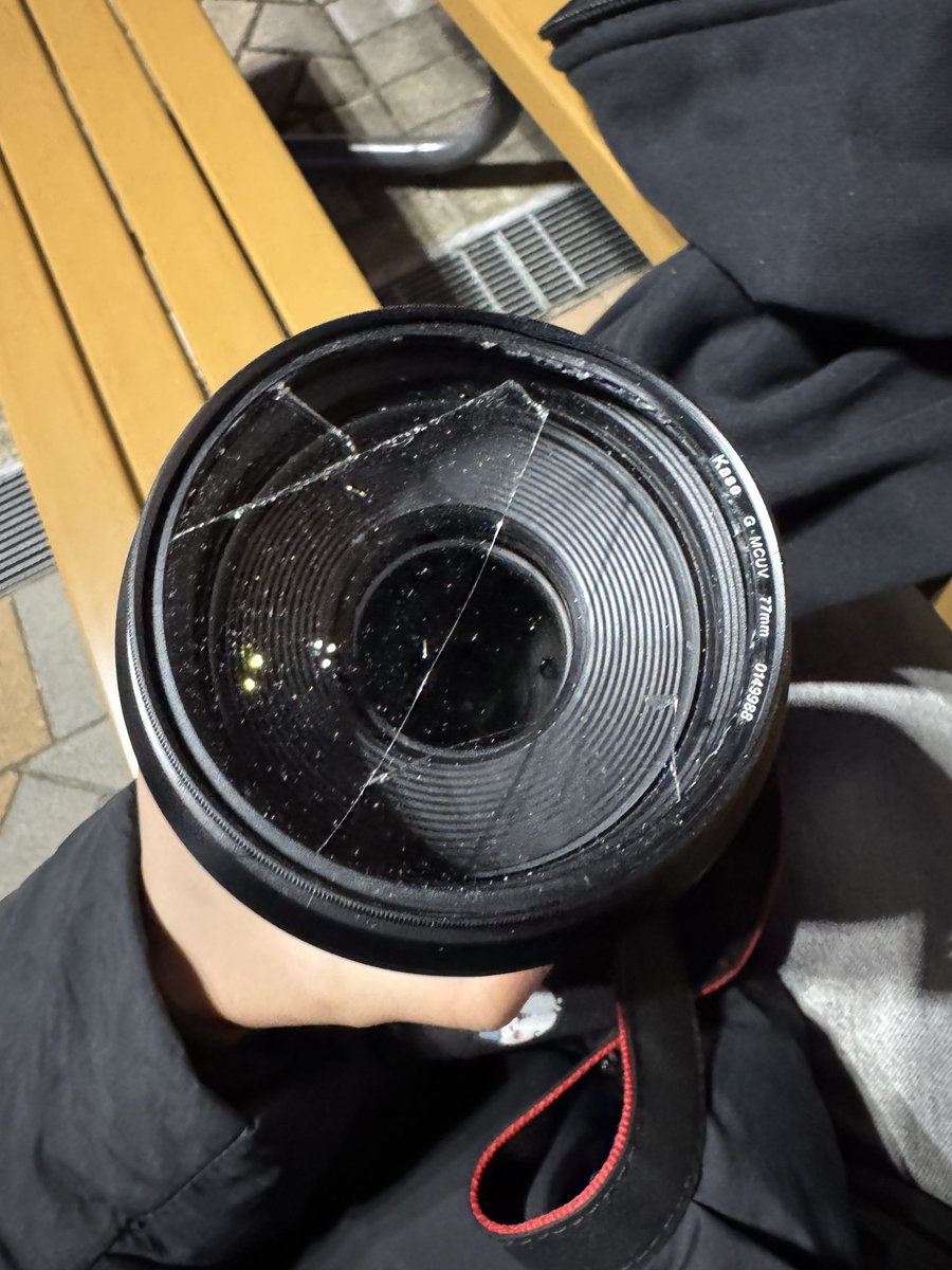 ThornyCrown_nic's tweet image. Your SMTOWN staff pushed me and dragged me to broke my camera then threw me out but I didn’t do anything.
Is it really fair?
@SMTOWNGLOBAL 
#SMTOWN  #SMTOWN_LIVE_FUKUOKA