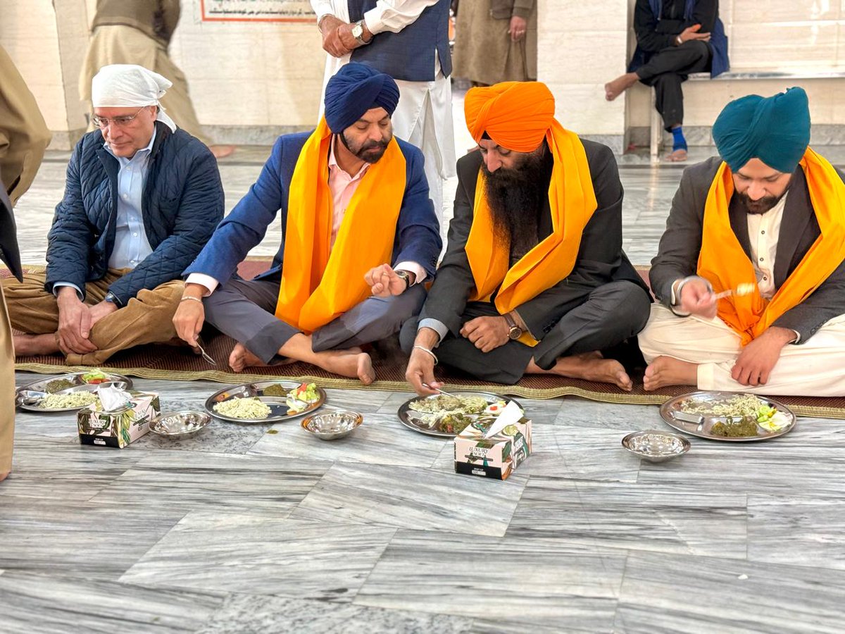 SardarArora's tweet photo. Honored to welcome @WorldBank President Ajay Banga to Gurdwara Panja Sahib
​After performing Matha Tek and joining the community for Langar, we discussed the dedicated efforts of the Pakistan Govt &amp; Punjab CM in supporting our minority communities and preserving our heritage. https://t.co/Lsd7vqdaJG
