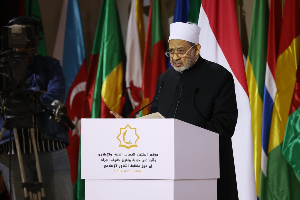 كانتِ الدُّنيا بأسرِها ضِدَّ المَرأةِ، وضِدَّ كرامتِها الإنسانيَّة، غيرَ أنَّ نبيَّ الإسلامِ ما لبث أنْ صَدَعَ في النَّاسِ بما يصدم وعيهم ويقلب نظامهم الاجتماعي رأسًا على عقب.. فنادَى في أَصْقاعِ العَربِ في حواضرِها وبواديها، معلنا أنَّ: «النِّسَاءَ شَقَائِقُ الرِّجَالِ».

من