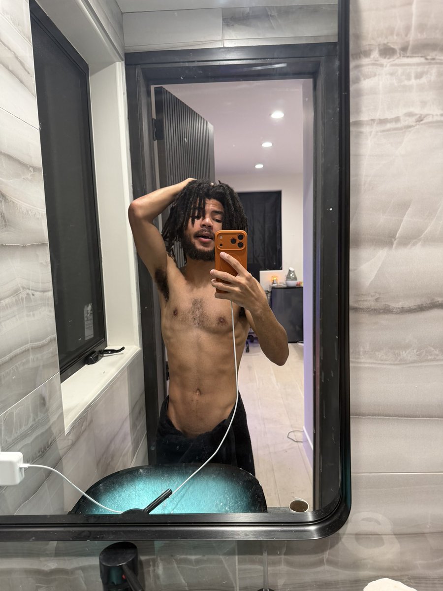 Robbyswildin's tweet photo. shower vibes 🚿 https://t.co/TZGaRy2kgN