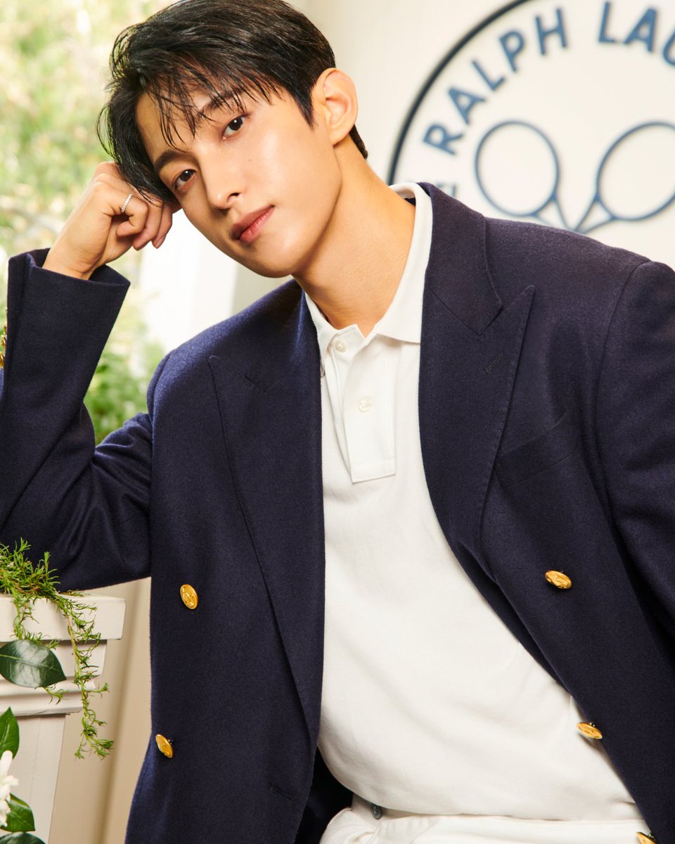 RalphLauren's tweet image. At the #AustralianOpen with #DK.

In classic #PoloRLStyle, the singer celebrates the final match of the tournament with Polo Ralph Lauren.

#AO26