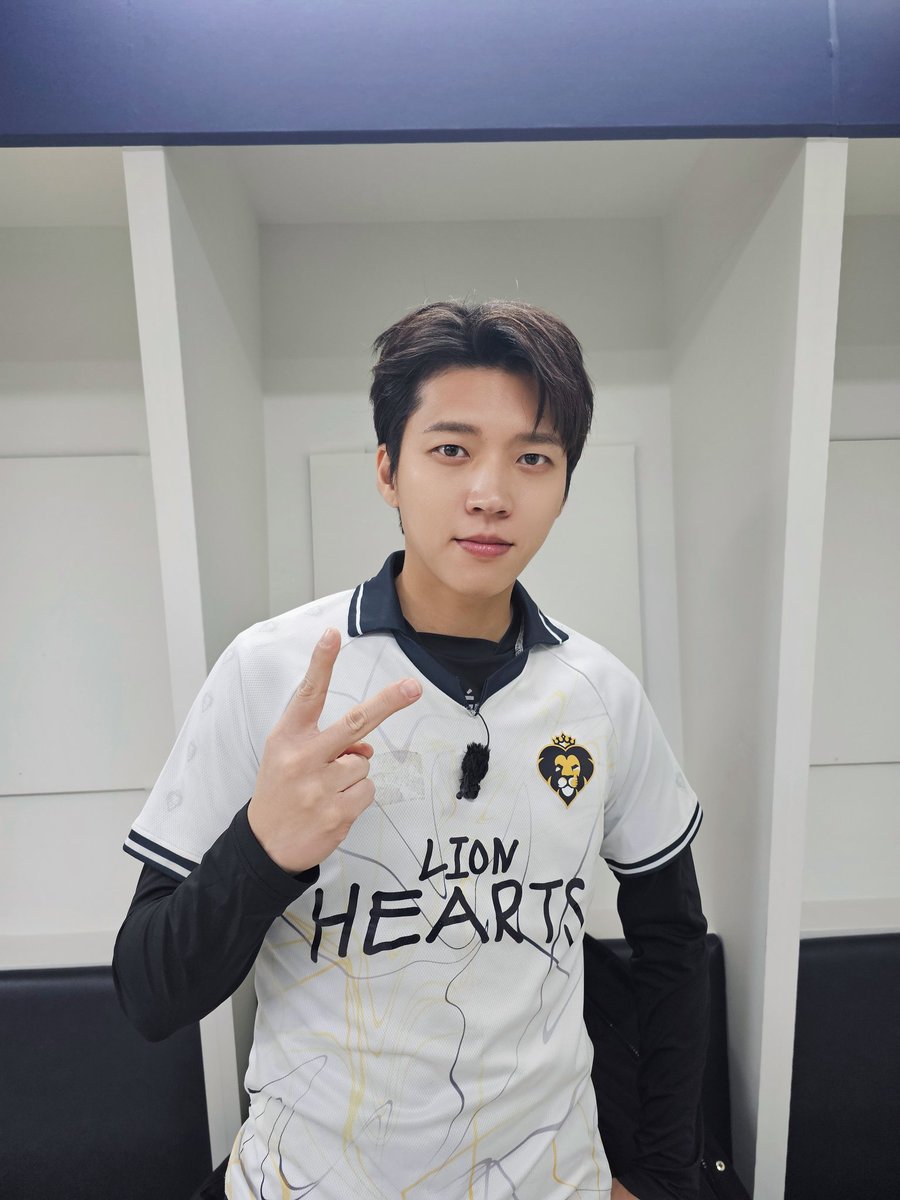 NWH_officialtwt's tweet photo. [📺]

오후 7시 10분! 우현이 출연하는
JTBC <뭉쳐야 찬다4> 마지막 방송🌟

모든 선수가 마지막까지 최선을 다한 결승전!
도파민 완전 난리자베스〰️〰️ 좋🤙다👍

#남우현 #NAMWOOHYUN
#JTBC #뭉쳐야찬다4 https://t.co/MkauHIMOYC