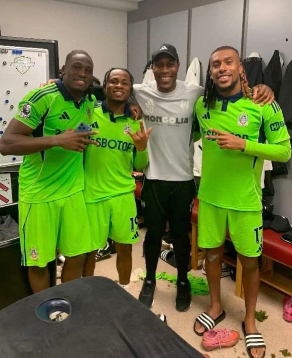 NnalueChikelu's tweet photo. Don't think because you guys are Nigerians and are Igbos will make old Trafford spare you today 

We need and deserve 3 point today for peace to reign 
#unitedvsfulham #PremierLeague #Manchester #iwobi #chukwueze #bassey https://t.co/drb0GUEOsS