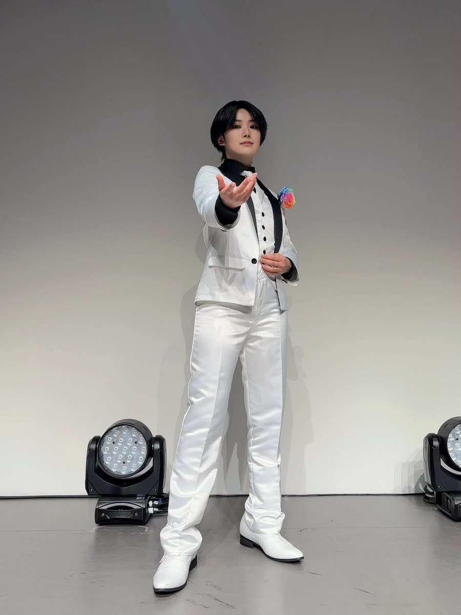 「私を 1位にしてもらえますか？ よいしょ」

石毛さんに衣装を作っていただきました。
「生徒会長はNO.1ホスト」の鴻上麗様のコスプレです🥂

縫う者、集大成。
石毛さん、千都先生、本当にお疲れ様でした！NO.1を捧げたいです。

そして、最高のシャンパンコール、ありがとうございました✨

#着せ恋