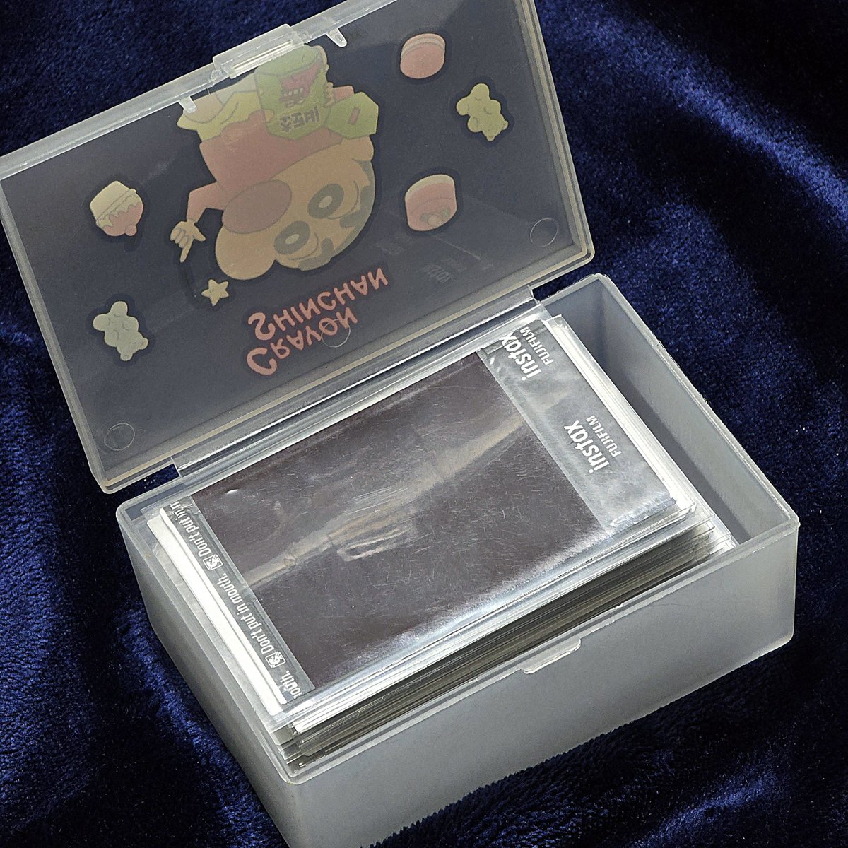 다이소 품번 1072095
짱구_다용도직사각보관함 1,000원

폴라 보관함으로 딱 💕
슬리브 낀 폴라 최대 40장 정도 들어가는듯 ?