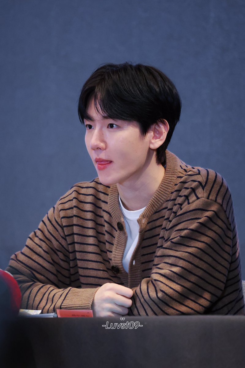 Luvst_09's tweet photo. 260201 백현 팬사인회
#백현  #BAEKHYUN https://t.co/ZSkoGX9NvW