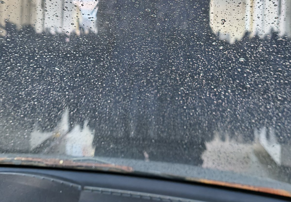 Ten10F's tweet image. めちゃくちゃ車汚れてたから、仕事後に洗車してきた☺️
洗車中って、車は停まってるのに動いてるような錯覚があって面白い。
ただ今日は寒くて、拭き上げるとき凍えた💦