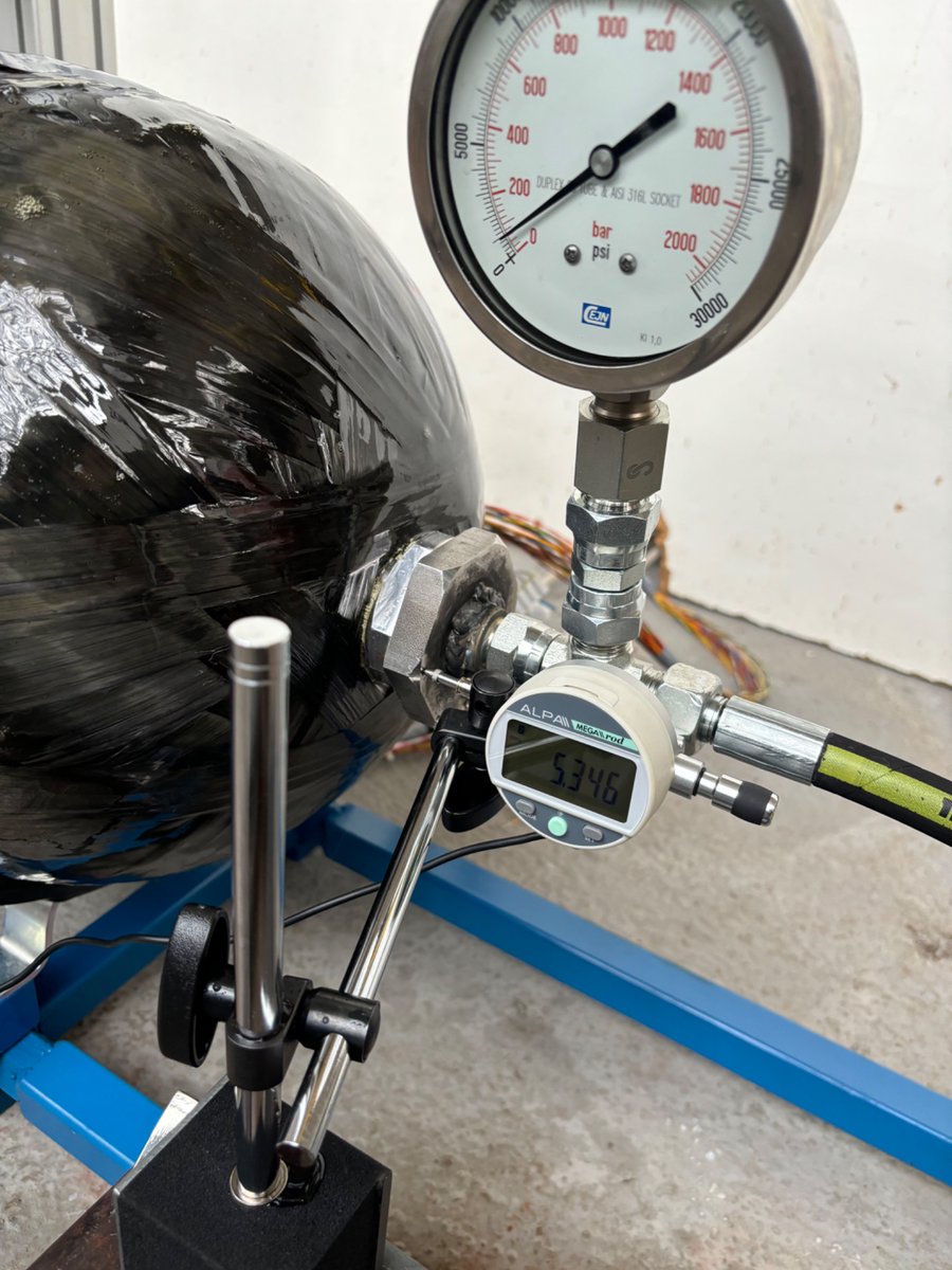 ComecInnovative's tweet photo. For #Sefiro project, we realized #typeIV CFRP #pressurevessel with #towpreg, but also equipped with sensors, using a technology called #AerosolJetPrinting.
We printed strain gauges on this tank to measure deformations, as the #pressure increased. #impregnation #resin #innovation https://t.co/Iw8TmDcLmd