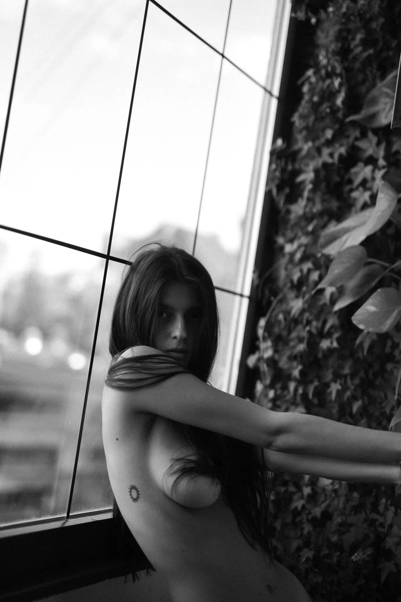 Luna_LustX's tweet photo. Welcome to my dark side. It’s much more fun here. #LunaLustX #NoirErotica #SensualVibes #DarkPassion #AdultLifestyle https://t.co/C5GPdaz0Hj