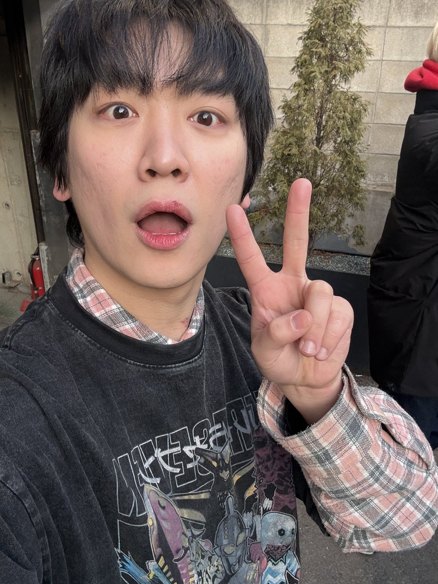 firegaemiii's tweet photo. 뉘집 청년이 이래 잘생겻어
봉수는..그냥 시민 https://t.co/l1LciZinsW