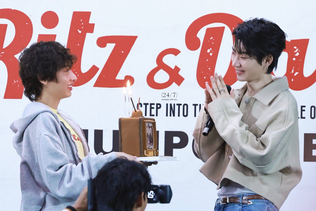 247withuuuu's tweet photo. 01/02/26

HBD to U🍰

OFF BD GATHERING 2026
#JumpolPutOnTheRitz
#ออฟจุมพล #OffJumpol
#GunAtthaphan @AtthaphanP @off_tumcial https://t.co/GvV5h8WNiw