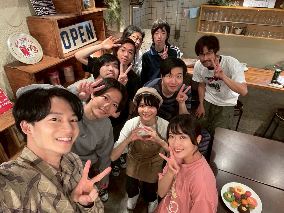 donuts__ojisan's tweet photo. 劇団ドーナツ★おじさん

第六弾映像作品

「１８１９２０」

https://t.co/qOZsJh3aSz

とある喫茶店を巡る、過去、現在、未来の話…

🍩出演🍩

太田麻衣  前田あかり

磯英吉 糸井川泰依知 大空明佳璃 金城永典
小林颯 品川勝 末吉十三 セイジュ 馬籠宏尚 
美浜教貴 宮本祥守 森勇信 横山亮平

杏奈 https://t.co/3NVTowkrhf