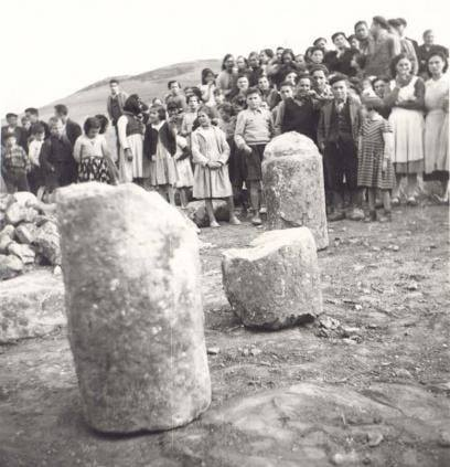 HistoriAlhambra's tweet photo. Este febrero se cumplen 70 años de la primera excavación arqueológica en Alhambra, concretamente en la conocida como Necrópolis del Arroyo de la Poza, en la parte sur de Alhambra, al lado de la carretera N-430. Pero, ¿cómo fueron esos días? https://t.co/3H08XEt27Q