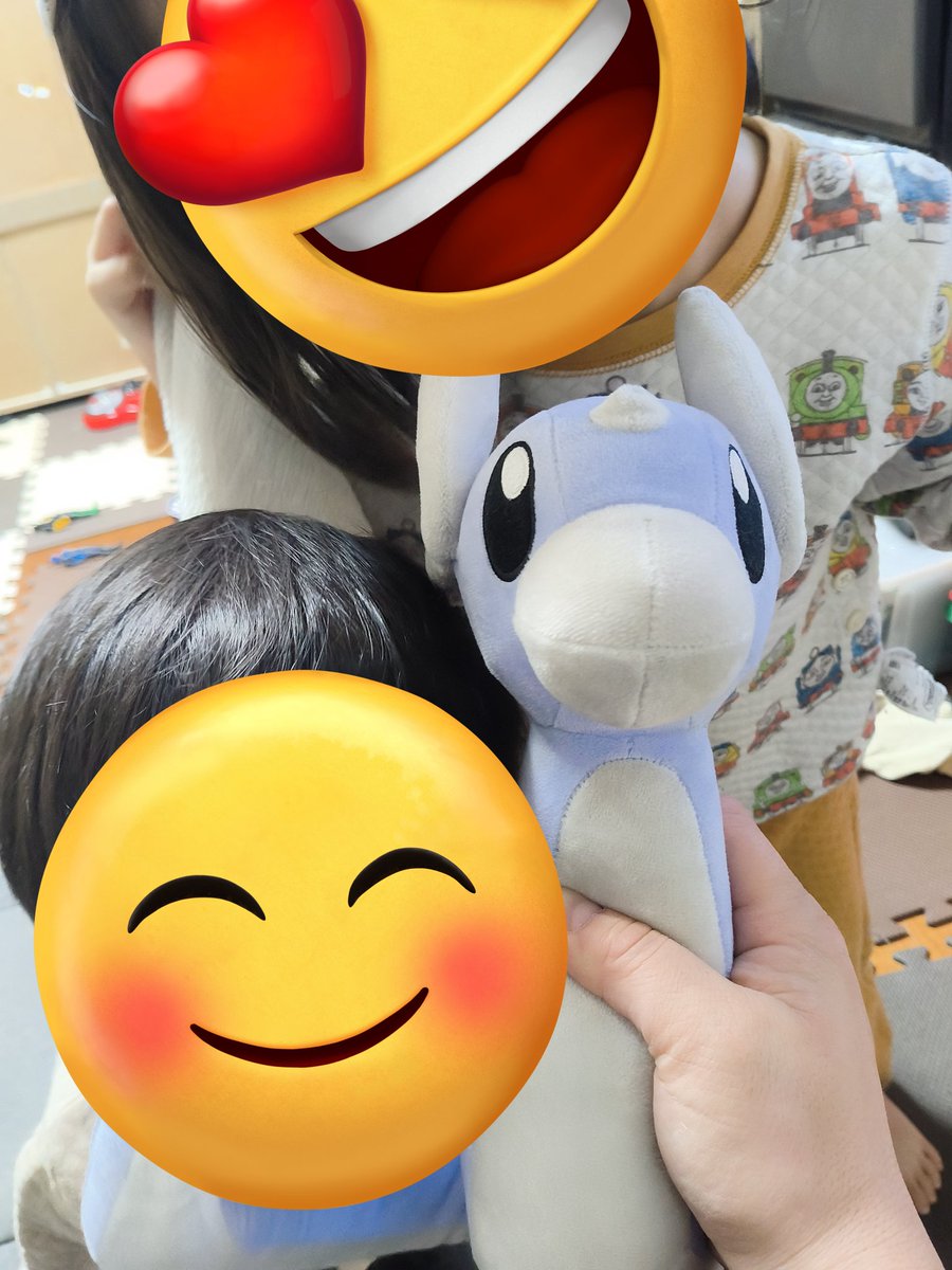 徳島駅クレメントでの出来事。
ビンゴに外れて大泣きする我が子に、科技高の生徒さんが自分の「ラストワン賞」を譲ってくれた。
なかなかできることじゃない。その優しさに、親が泣きそうに。
徳島、いい子がいっぱいおる。
この感謝が本人に届きますように
​#徳島 #クレメント #科技高 #感謝の気持ち